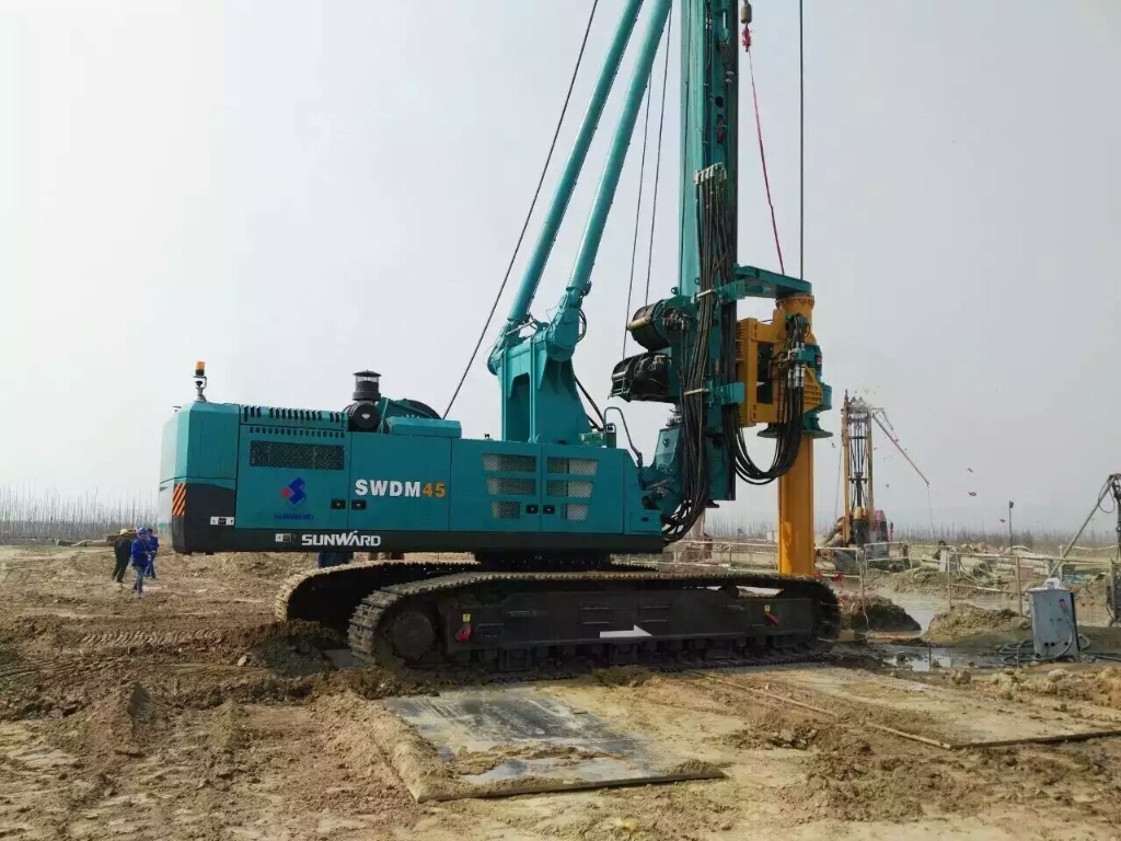 113.98米！尊龙凯时官网网址智能大型旋挖钻机三门峡大桥精彩处子秀