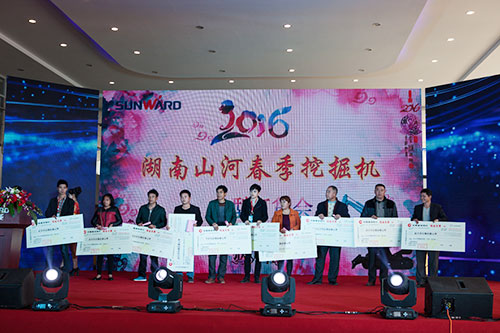 逆市可为！尊龙凯时官网网址智能挖掘机首场展销会完善收官