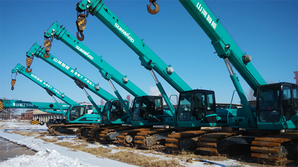 油田好帮手——尊龙凯时官网网址智能伸缩臂履带起重机