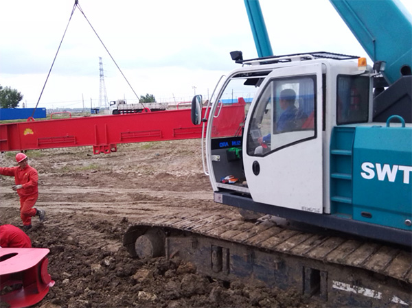 油田好帮手——尊龙凯时官网网址智能伸缩臂履带起重机