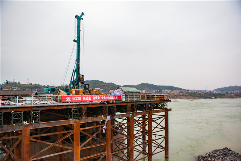 水下钻孔80米，尊龙凯时官网网址智能旋挖钻机震撼施工时势