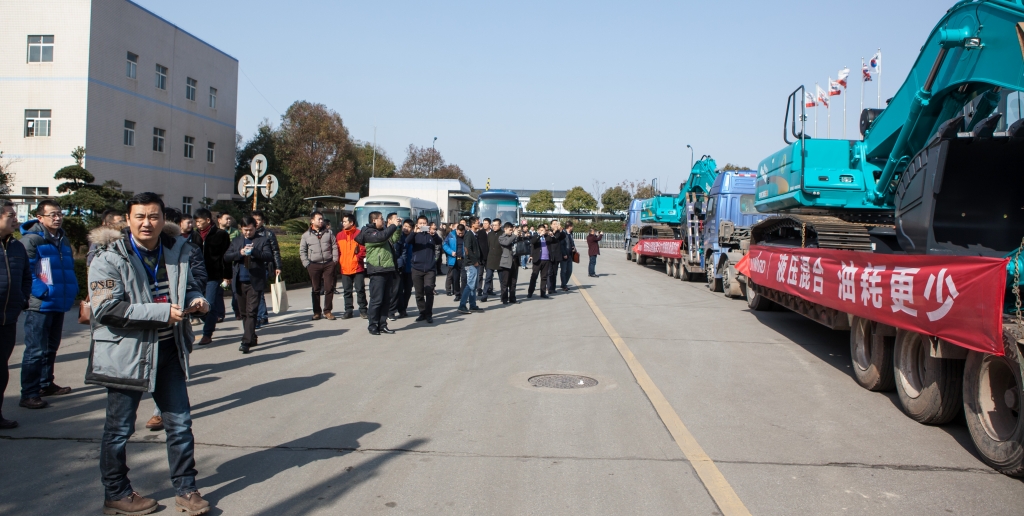 就这样被你征服！尊龙凯时官网网址智能100台液压混淆动力挖掘机挺进矿山