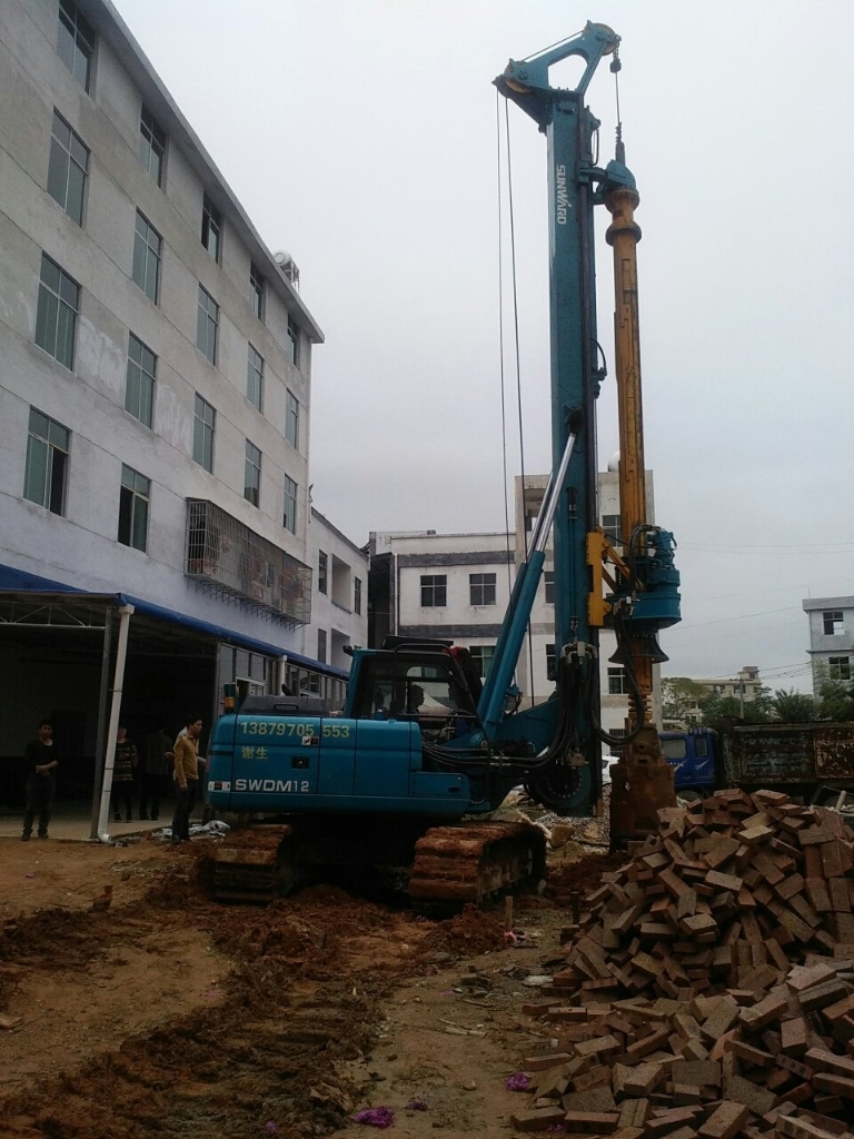 尊龙凯时官网网址智能中小型旋挖钻机助力漂亮墟落建设