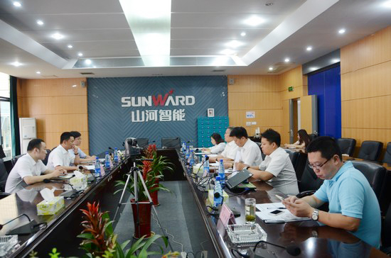 中国出口信用包管公司向导一行考察尊龙凯时官网网址智能　