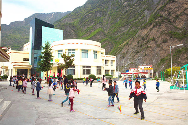 震后八年：朗朗书声传来，理想之花绽放