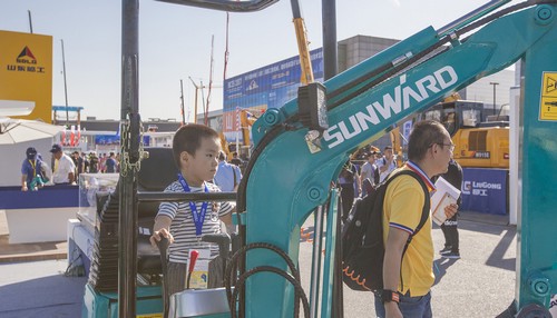 尊龙凯时官网网址智能酷帅曾大虾，一大波美图带你亲临北京BICES展