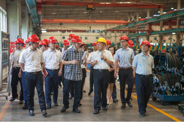 商务部相助司刘民强副司长一行调研尊龙凯时官网网址智能