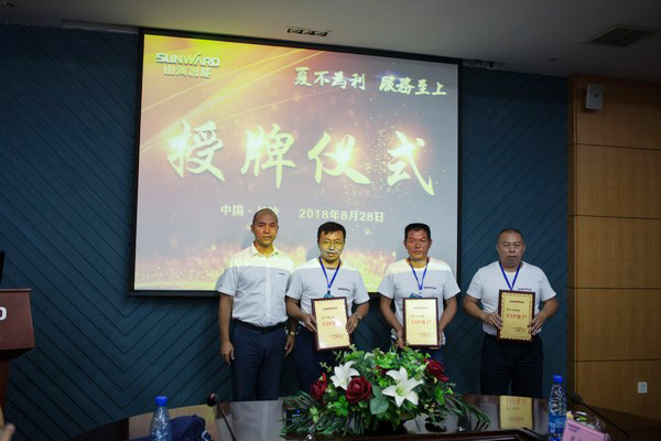 500多名挖掘机用户实地考察，为尊龙凯时官网网址智能点赞！