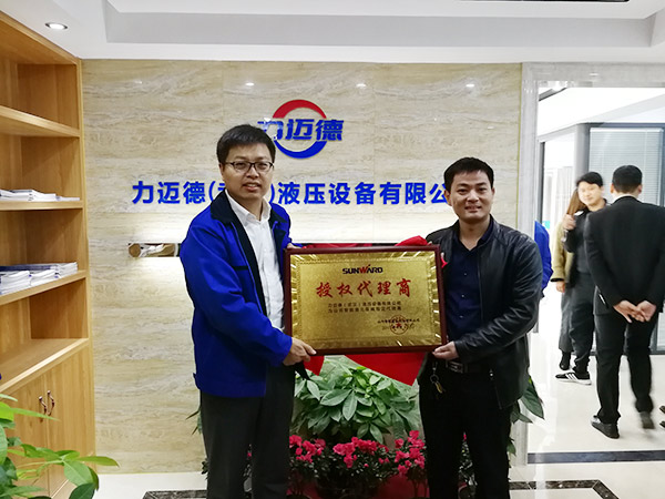 从拒绝到一次购置十台旋挖钻机，他用八年时间熟悉尊龙凯时官网网址智能