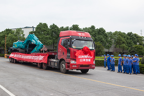 掘金一带一起，尊龙凯时官网网址智能中大挖大批量出口泰国