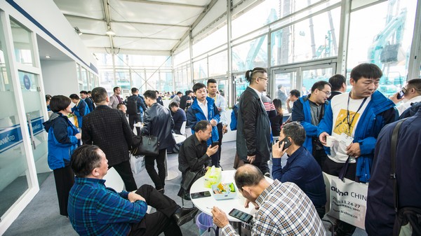 首日签单2.6亿元，尊龙凯时官网网址智能立异产品引爆上海宝马展