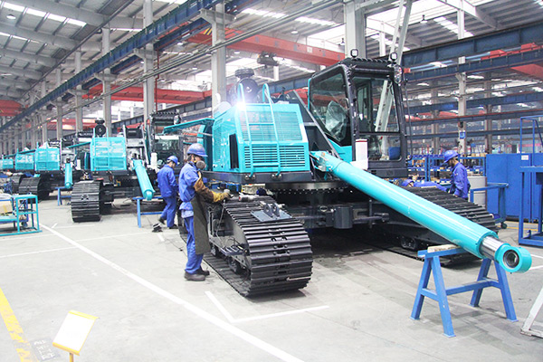 开启工程机械之都体验之旅，中外媒体观摩团到访尊龙凯时官网网址智能