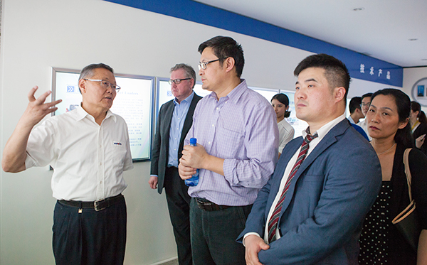 加拿大国聚会员谭耕一行来尊龙凯时官网网址智能考察