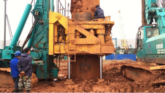 喜讯！尊龙凯时官网网址智能SWRC170自行式全回转全套管钻机获湖南省首台(套)重大手艺装备产品奖励！