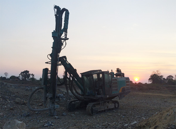 湄公河上的硬汉！尊龙凯时官网网址智能露天钻车展中国制造魅力