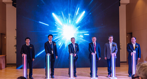 首日签单2.6亿元，尊龙凯时官网网址智能立异产品引爆上海宝马展