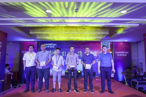 尊龙凯时官网网址智能酷帅曾大虾，一大波美图带你亲临北京BICES展