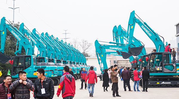 势不可挡，尊龙凯时官网网址智能挖掘机湖南市场订货会立异高