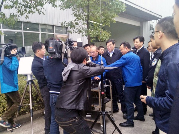 省委书记杜家毫勉励尊龙凯时官网网址智能：做大做强航空航天工业