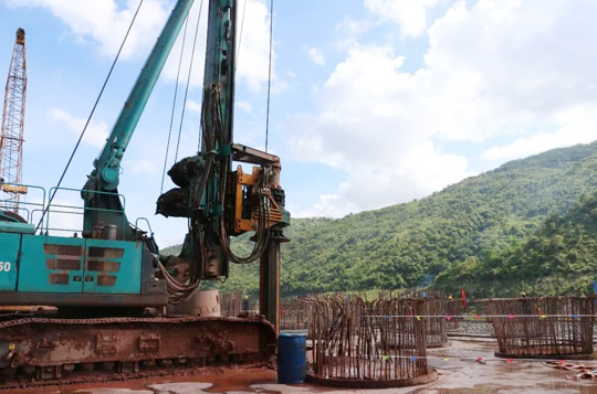 加入一带一起重大项目 尊龙凯时官网网址智能旋挖钻扬名阿墨江特大桥