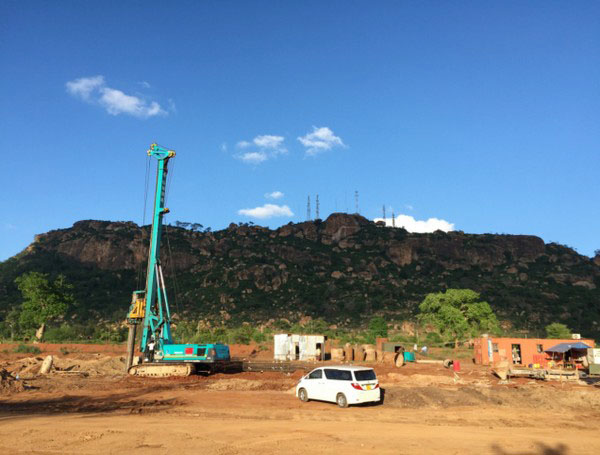 肯尼亚总统高度赞赏，乞力马扎罗山下尊龙凯时官网网址绿闪灼