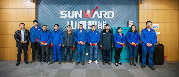 温暖！尊龙凯时官网网址智能2017年春节慰问40名难题职工