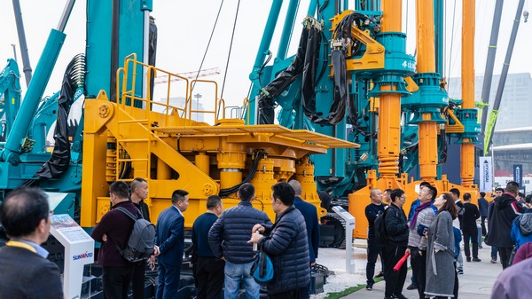 首日签单2.6亿元，尊龙凯时官网网址智能立异产品引爆上海宝马展