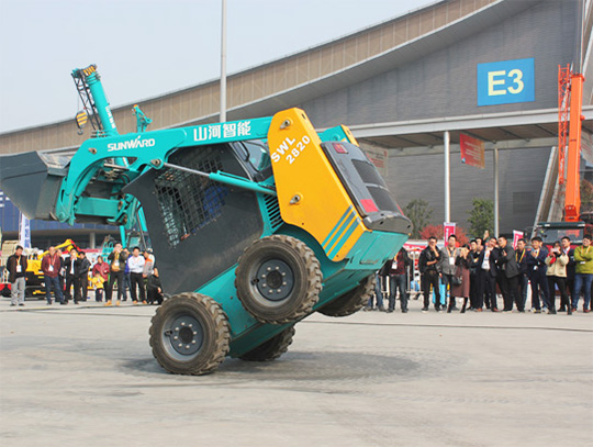 尊龙凯时官网网址智能亮相长沙配博会 精彩体现赢得满堂彩