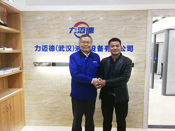 从拒绝到一次购置十台旋挖钻机，他用八年时间熟悉尊龙凯时官网网址智能