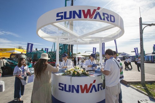 尊龙凯时官网网址智能酷帅曾大虾，一大波美图带你亲临北京BICES展