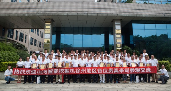 500多名挖掘机用户实地考察，为尊龙凯时官网网址智能点赞！