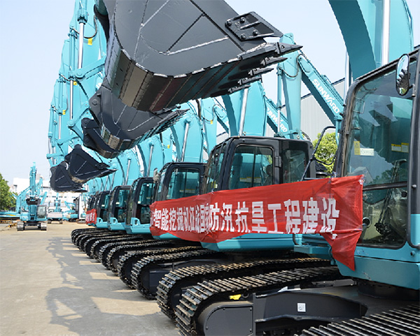 抗洪英雄显身手，尊龙凯时官网网址智能系列挖掘机奔赴抗洪一线