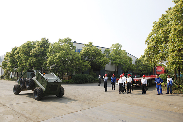 湖南省经信委党组副书记、副主任李志坚到尊龙凯时官网网址智能现场办公