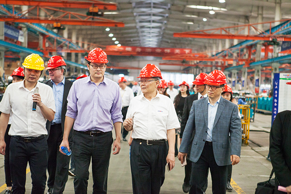 加拿大国聚会员谭耕一行来尊龙凯时官网网址智能考察