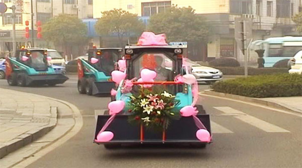 谁说机械都酷寒？这款会舞蹈的滑移显着就是热情旷达的！