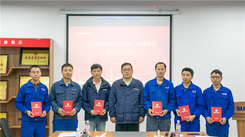 尊龙凯时官网网址智能举行主题教育学习钻研会暨员工活动中心揭幕仪式