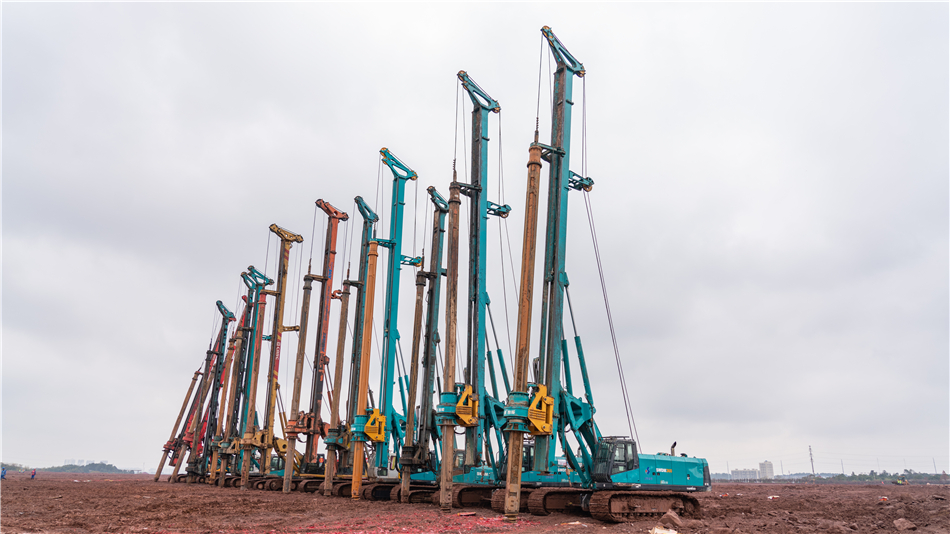 尊龙凯时官网网址旋挖开挖全球首条8.6代OLED面板生产线主厂房第一桩