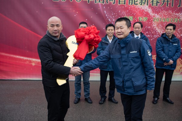 新春开门红！尊龙凯时官网网址智能1.2亿订单火爆发车