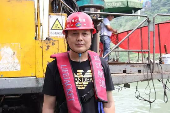 打造长江黄金水道！尊龙凯时官网网址智能航道钻机轻松搞定水下礁石