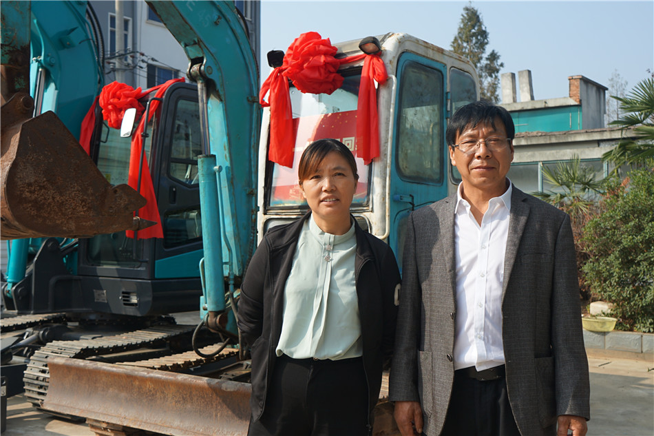 服役15年，凌驾20000小时！元老级挖机接“回家”！