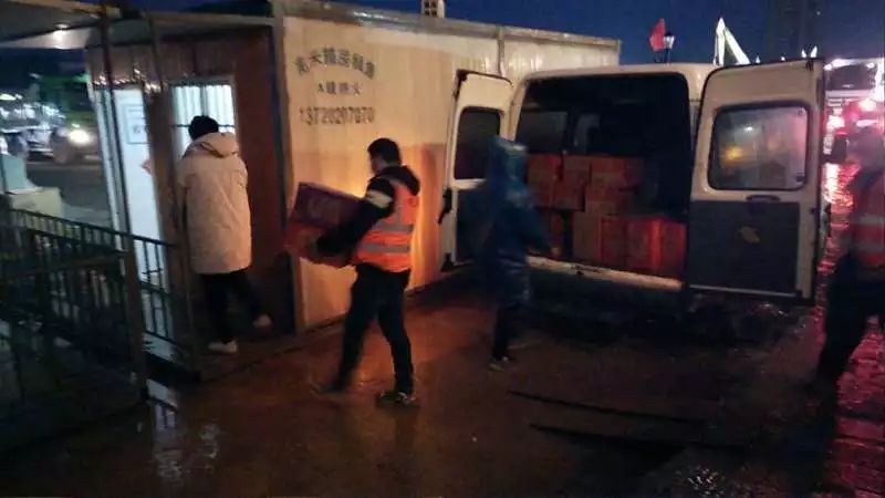 大爱无疆，尊龙凯时官网网址智能急援武汉