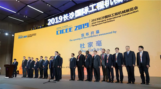 超强阵容尽显立异效果！尊龙凯时官网网址智能闪灼长沙工程机械展