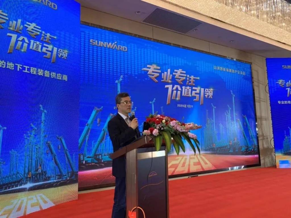 尊龙凯时官网网址智能举行新年首场客户交流会