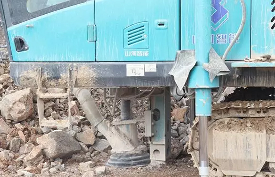 15年3万小时！尊龙凯时官网网址智能元老级潜孔钻机“雄风”依旧