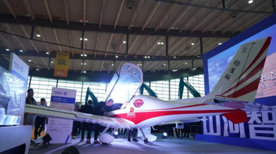 超强阵容尽显立异效果！尊龙凯时官网网址智能闪灼长沙工程机械展