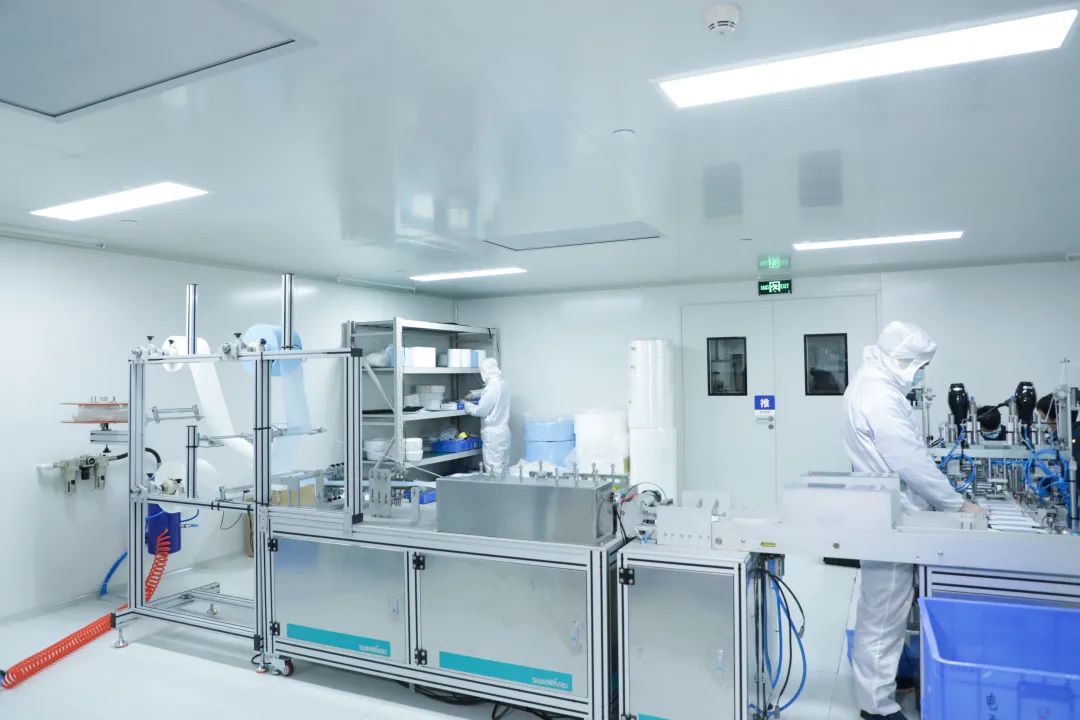 尊龙凯时官网网址智能首批10万只自产口罩发放客户