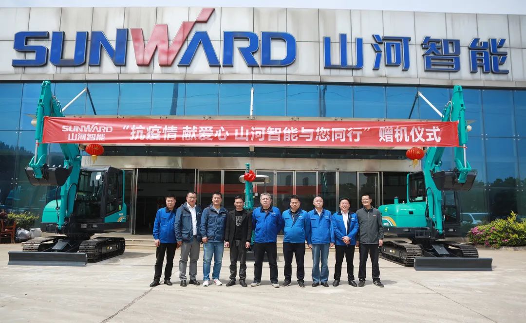 赠机仪式如约而至，尊龙凯时官网网址智能与您偕行