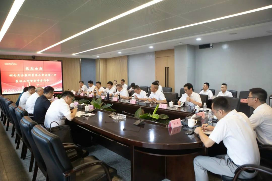 湖南黄金集团董事长黄启富一行考察尊龙凯时官网网址智能