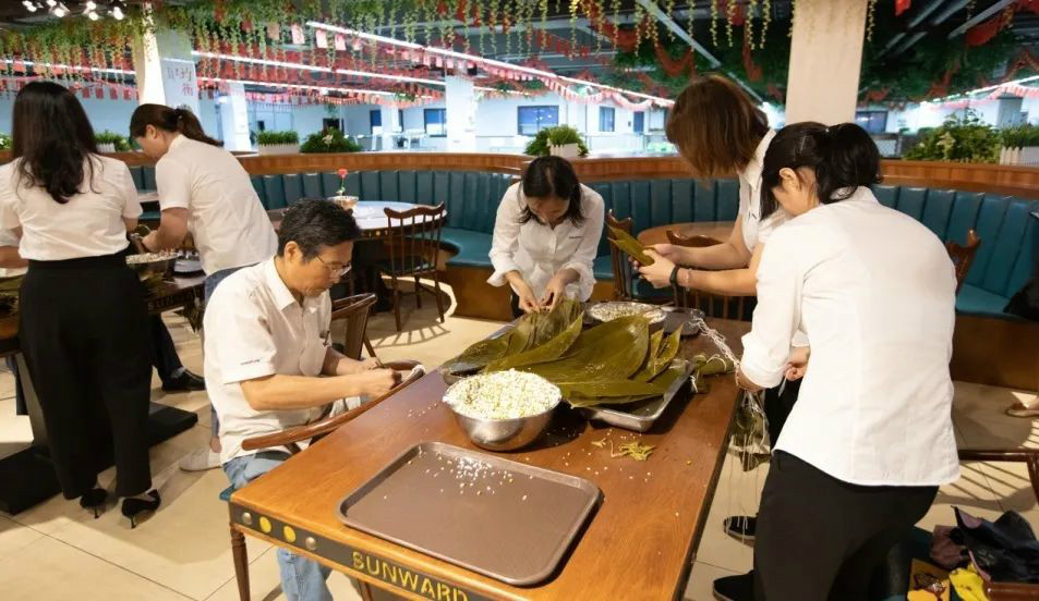 “爱国心，尊龙凯时官网网址情”尊龙凯时官网网址智能第四届包粽子角逐