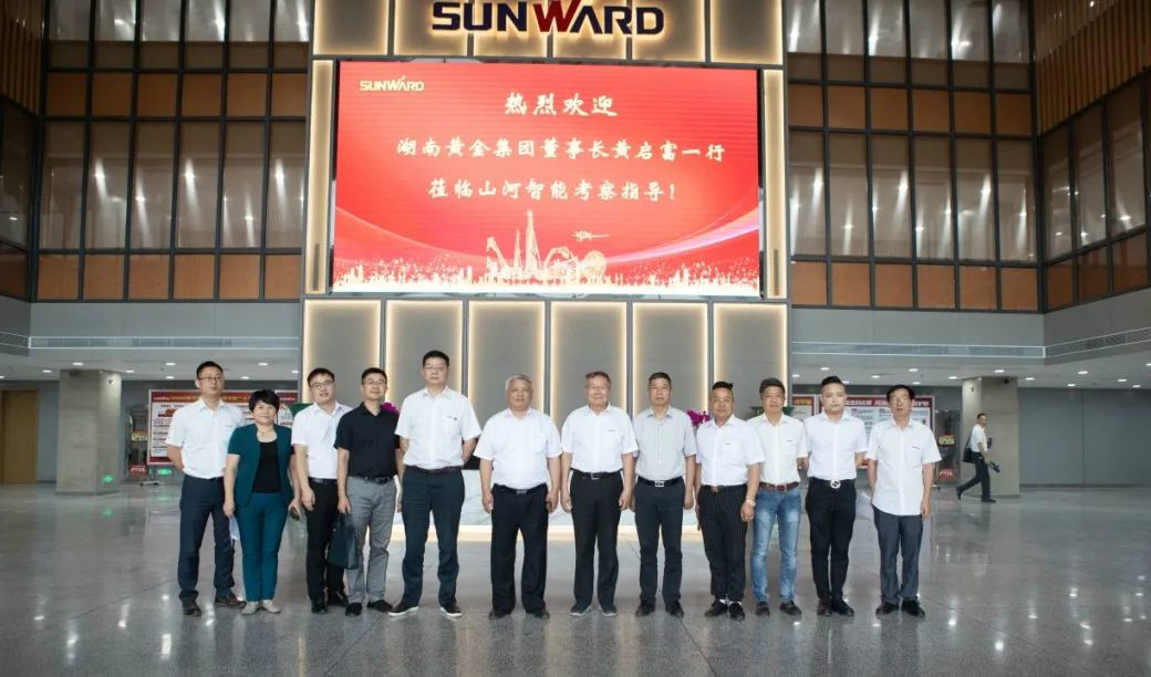 湖南黄金集团董事长黄启富一行考察尊龙凯时官网网址智能